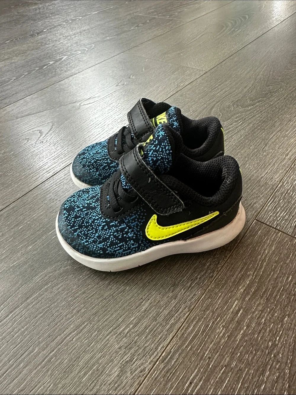Nike Flex Contact Tennis Shoes